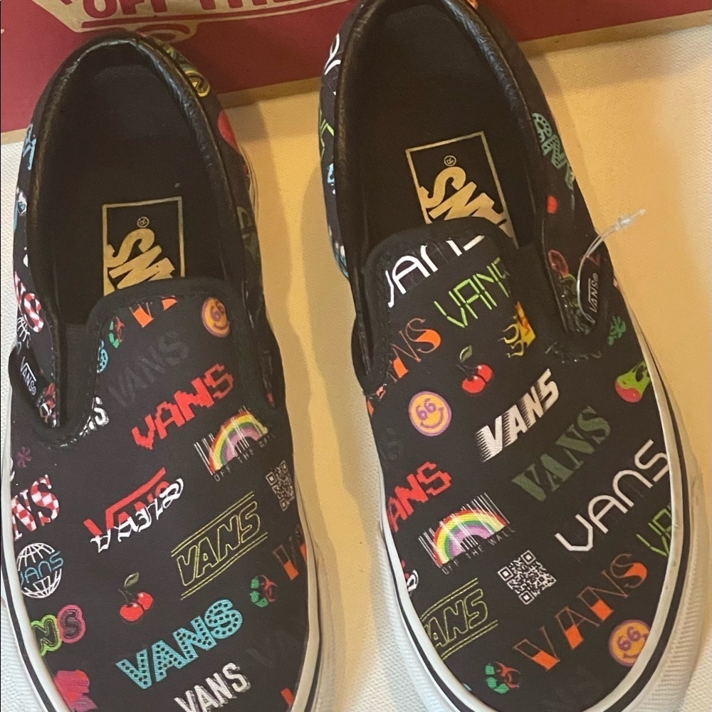 Vans classic slip on disruptive logo print